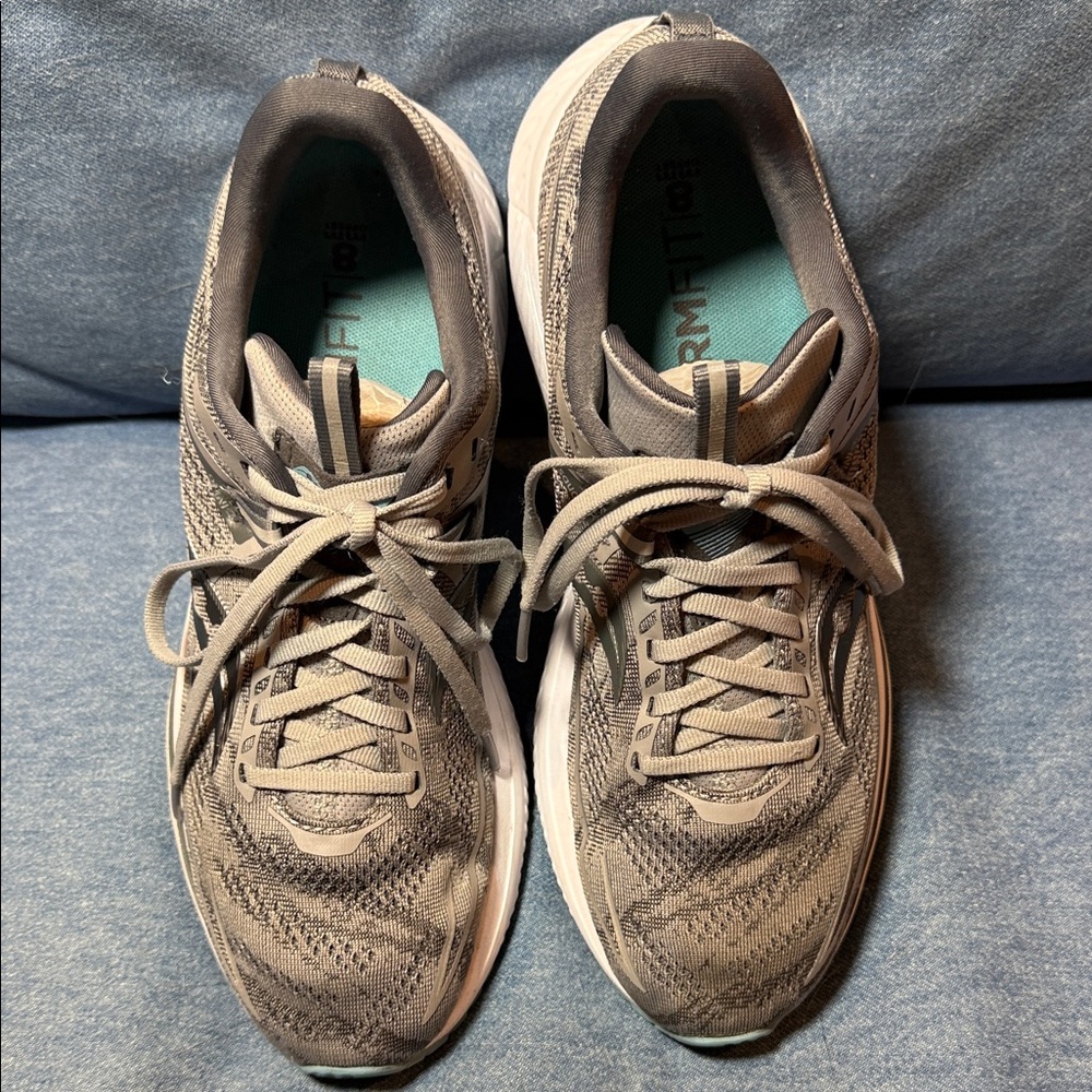 Saucony Women’s Gray and White Running Shoes size 10.5 in Alloy/Rainfall in EUC!